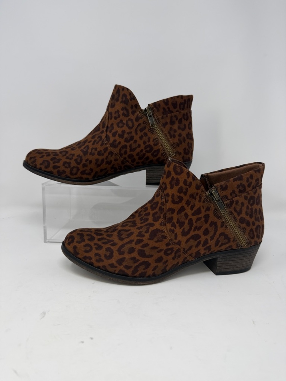 Sun + Stone Abby Double Zip Leopard Print Ankle Boots - Brown size 8 - Picture 2 of 9